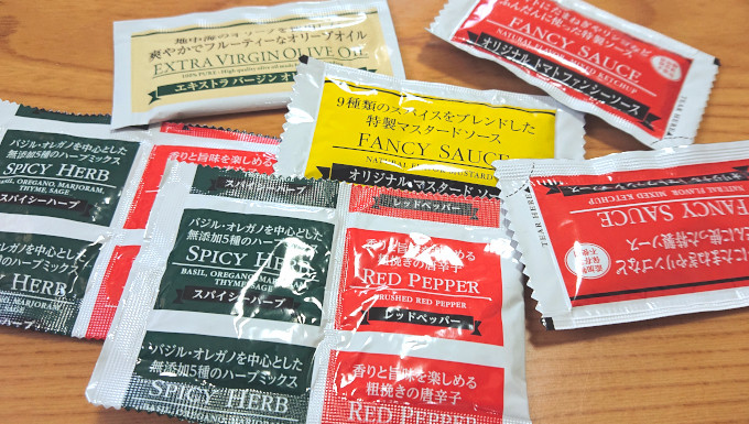 ピザーラのスパイスやケチャップ マスタードソースなど