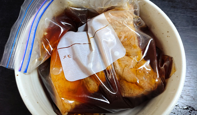 ツケダレに漬けこまれたチャーシュー