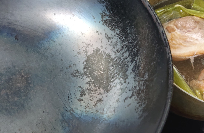 中華鍋　汚れがある