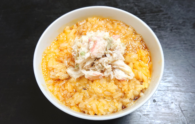 カニフレークを乗せた卵かけご飯