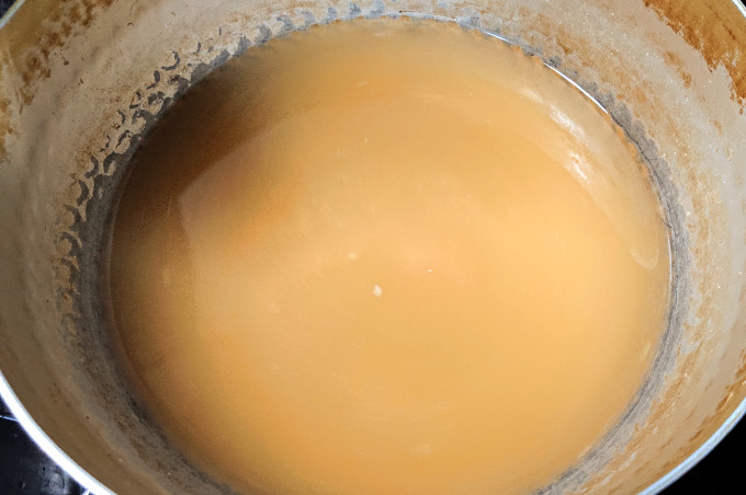 蟹の殻で取った出汁のお味噌汁