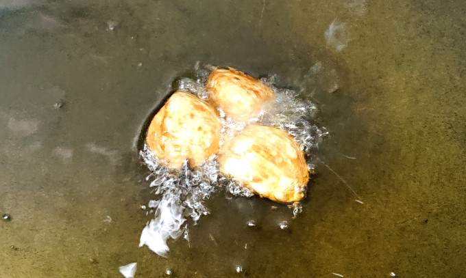 焼き色のついたニンニク