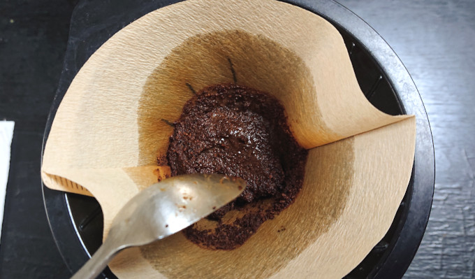 コーヒー豆を蒸らしているところ