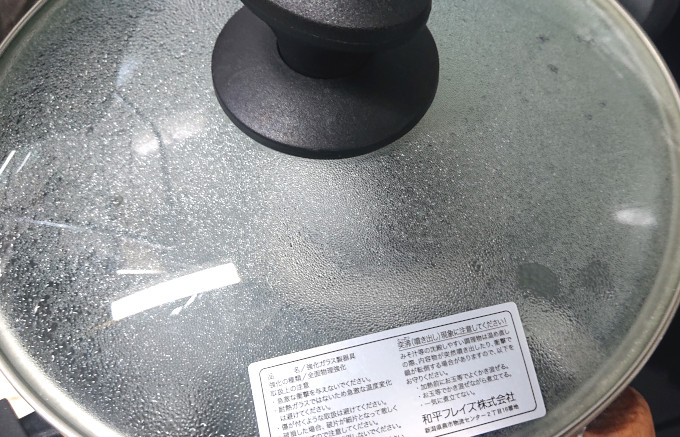 重曹水で煮られるコーヒードリップポット