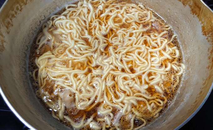 麺が煮あがった様子