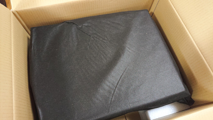 G TUNE DG-A7G60　黒い包みにくるまれた本体