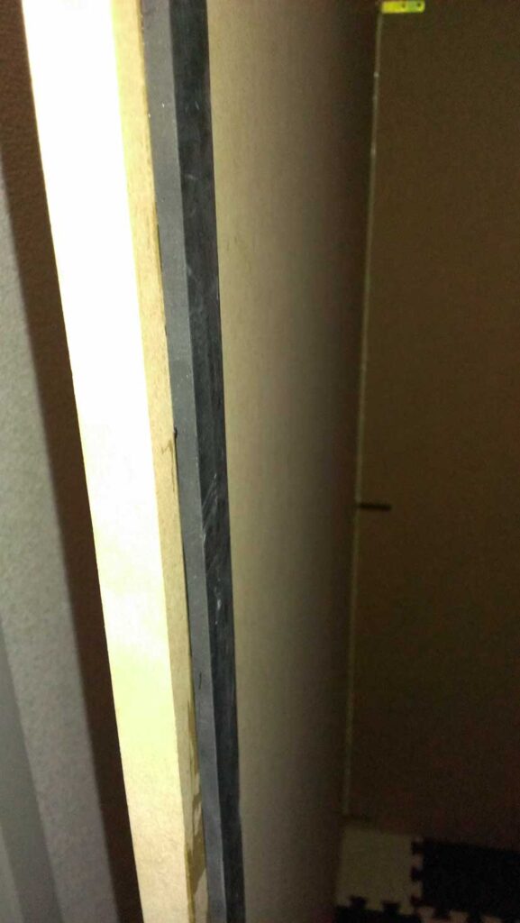 扉の閉まる部分